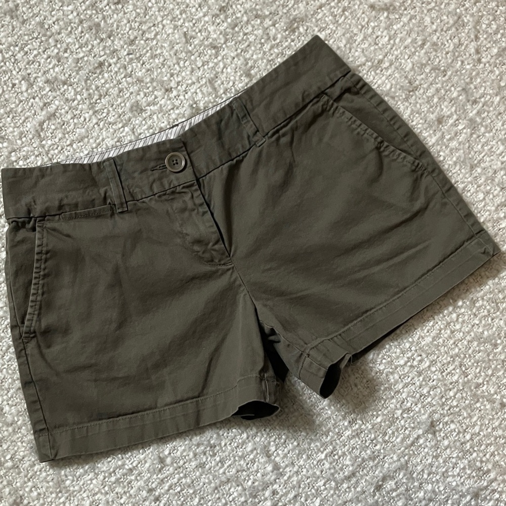 🌿 LOFT WOMENS SIZE 2 OLIVE GREEN RIVIERA CHINO SHORTS